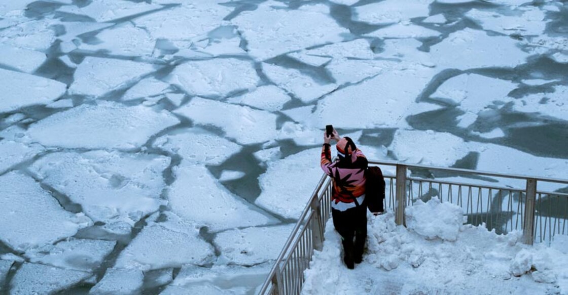 US Midwest bears the brunt of rushing cold polar air US Midwest bears the brunt of rushing cold polar air