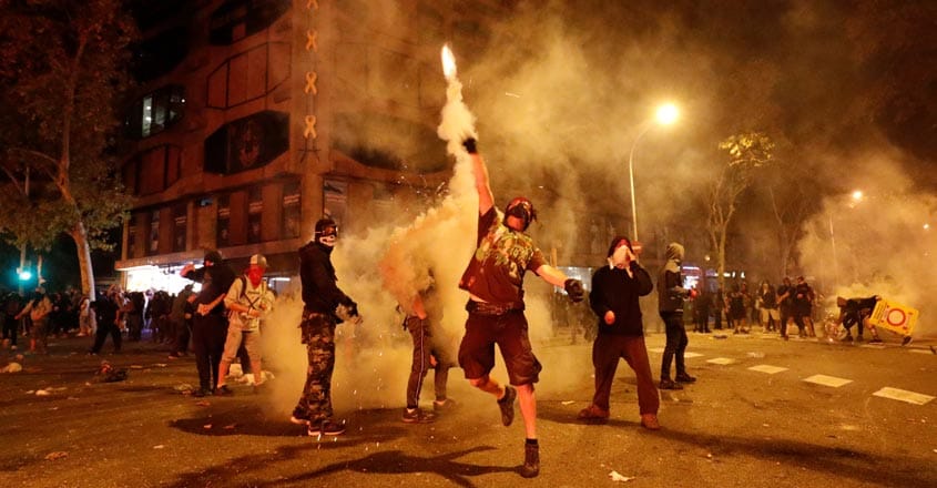 Barcelona rocked by violence on fifth day of separatist protests Barcelona rocked by violence on fifth day of separatist protests