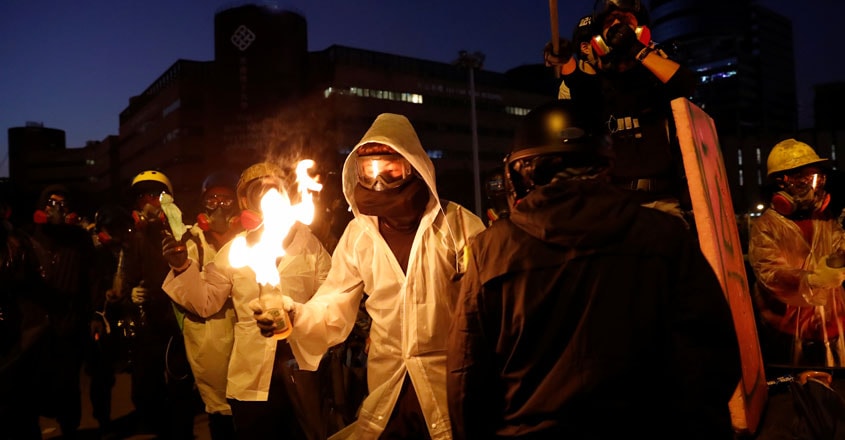 Hong Kong police threaten to use live bullets as standoff with protesters escalates Hong Kong police threaten to use live bullets as standoff with protesters escalates