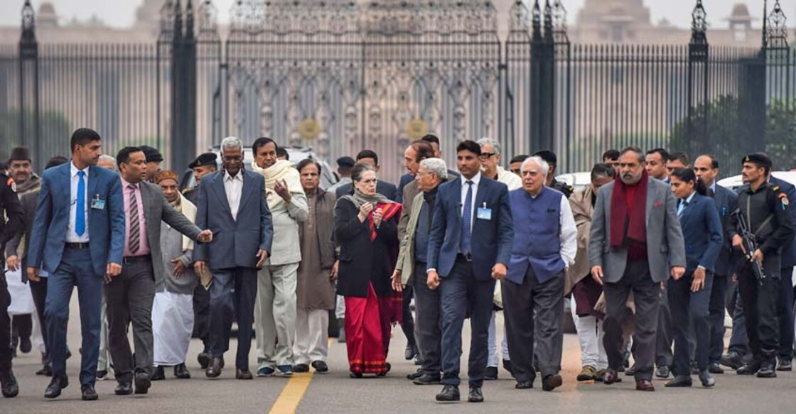 Anti-CAA protests: Opposition leaders meet President over police action in Jamia