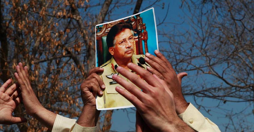 Pak govt wants removal of judge after verdict to hang 'Musharraf's corpse'