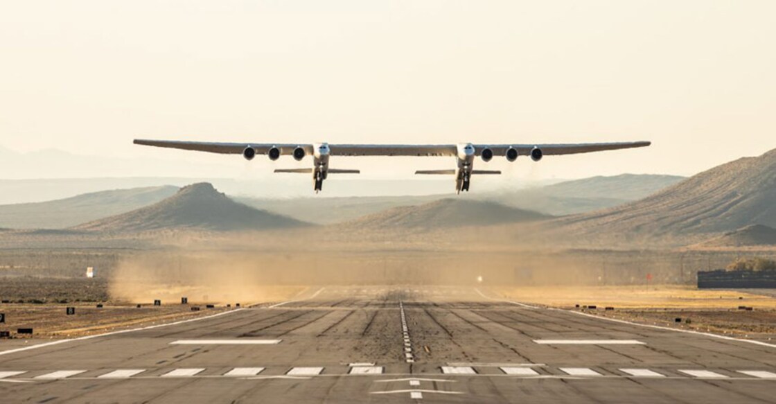 World’s largest plane Stratolaunch with wingspan bigger than football stadium makes historic flight