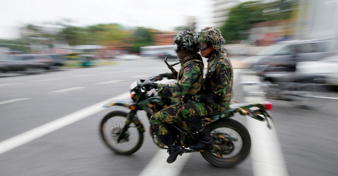 Fifteen dead in Sri Lanka after overnight gun battle with suspected Islamist militants