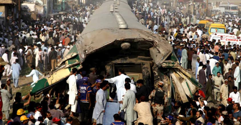 16 killed, over 80 injured in Pakistan train collision 16 killed, over 80 injured in Pakistan train collision
