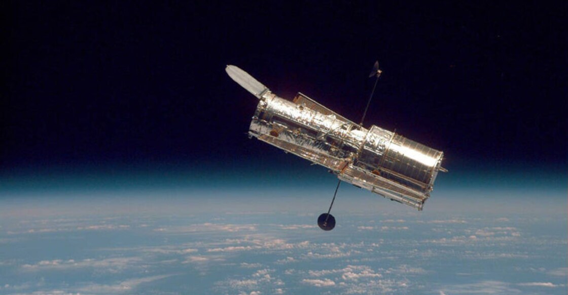 Hubble telescope finds mysterious black hole disc Hubble telescope finds mysterious black hole disc
