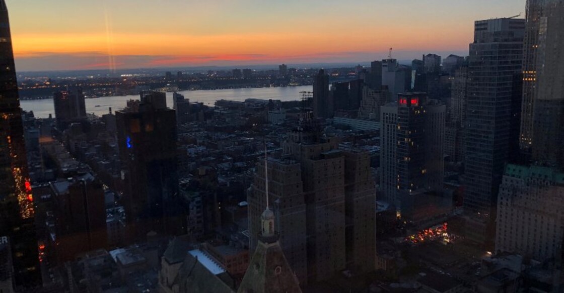 Parts of Manhattan plunge into darkness after transformer blast Parts of Manhattan plunge into darkness after transformer blast