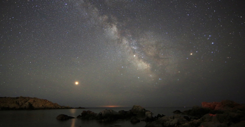 Astronomers find that Milky Way is a warped and twisted galaxy Astronomers find that Milky Way is a warped and twisted galaxy