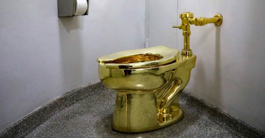 Solid gold toilet stolen from British palace