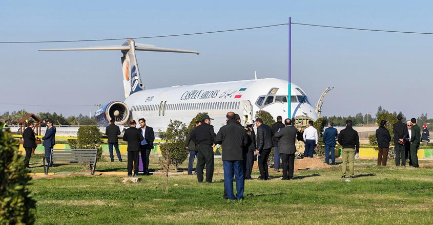 Aging Iran airliner carrying 144 crash-lands on highway Aging Iran airliner carrying 144 crash-lands on highway