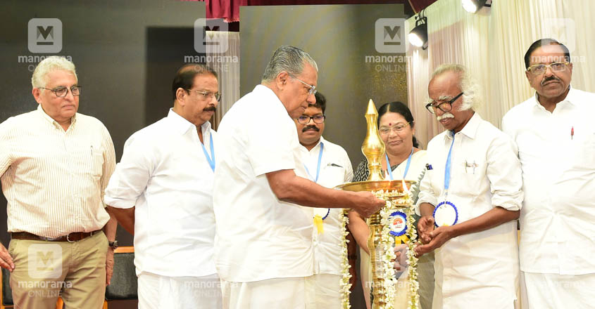 Kerala CM lauds Malayala Manorama numero uno position Kerala CM lauds Malayala Manorama numero uno position