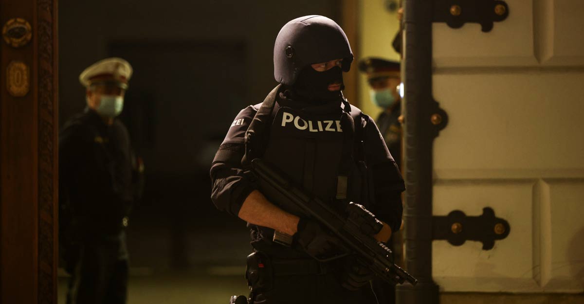 Gunmen kill two in 'terror attack' in Vienna, manhunt launched Gunmen kill two in 'terror attack' in Vienna, manhunt launched