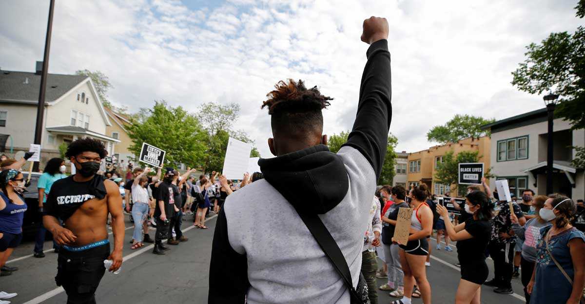 Protests, looting erupt in Minneapolis over racially charged killing by police Protests, looting erupt in Minneapolis over racially charged killing by police