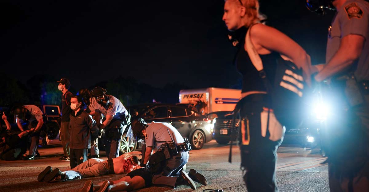 Protesters burn down Wendy's in Atlanta where black man was shot dead by police Protesters burn down Wendy's in Atlanta where black man was shot dead by police