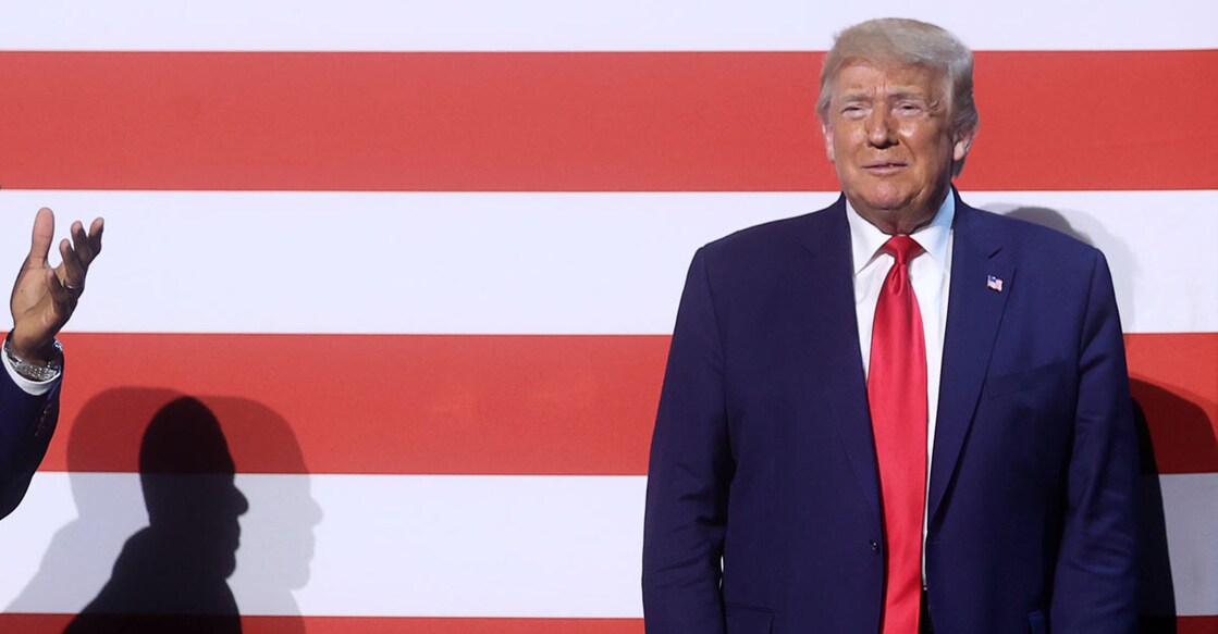 Trump signs executive order against hiring H1B visa holders for federal contracts