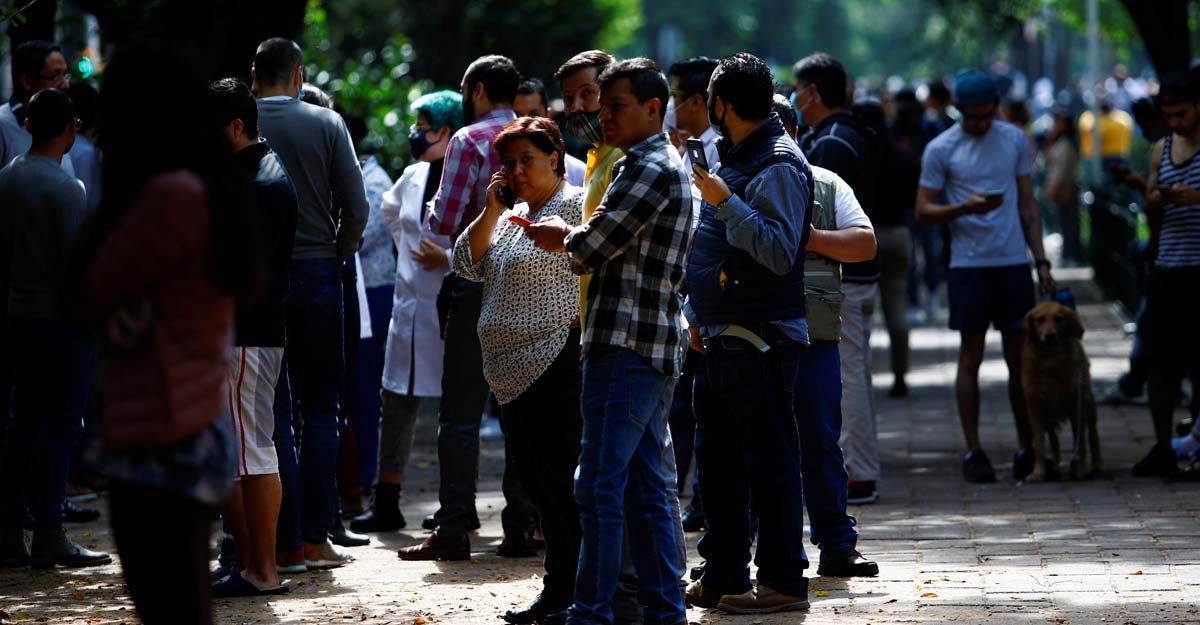 Powerful earthquake shakes southern Mexico, five dead Powerful earthquake shakes southern Mexico, five dead