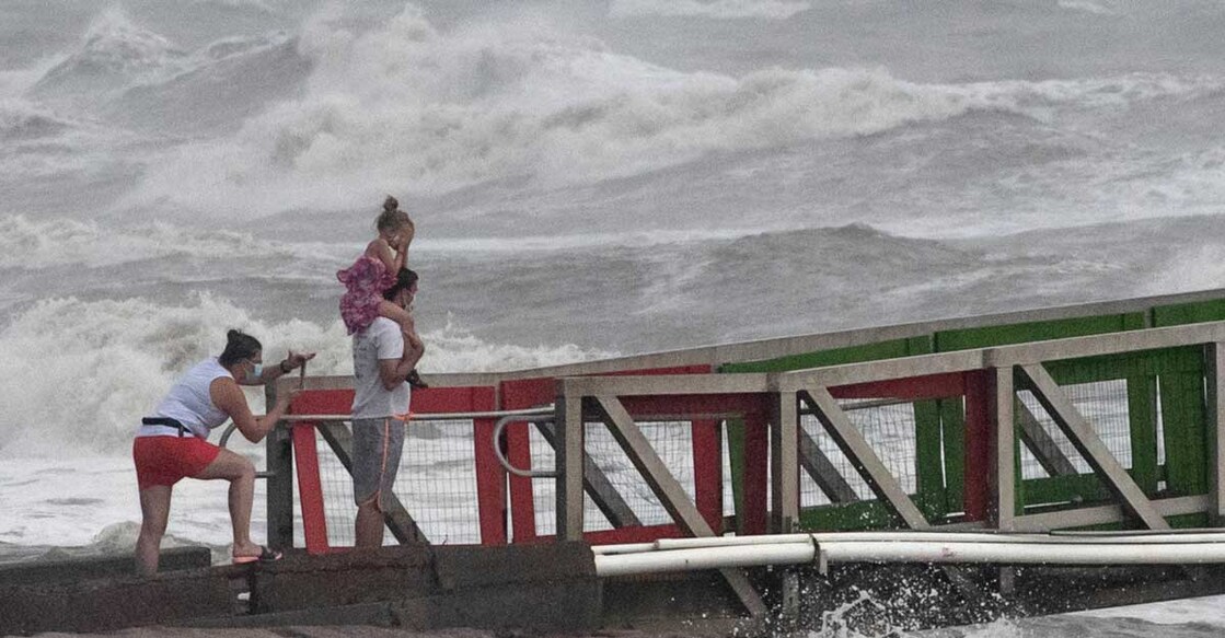 Hurricane Hanna batters COVID-hit Texas coast