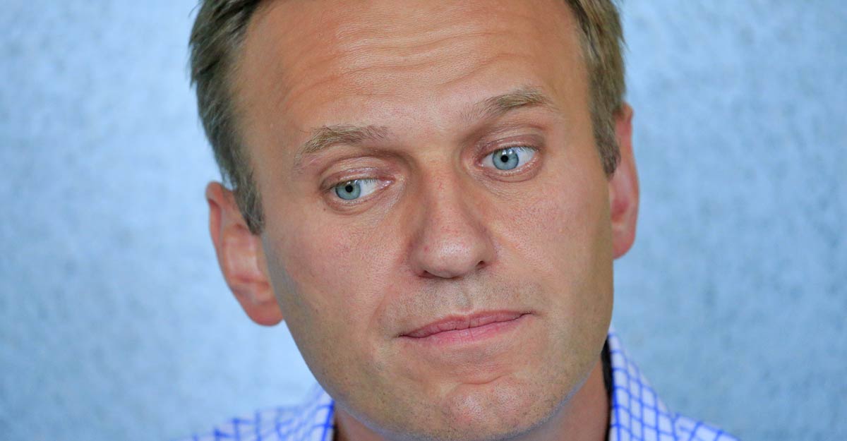 Putin critic Navalny fights for life, allegedly poisoned by toxic tea Putin critic Navalny fights for life, allegedly poisoned by toxic tea