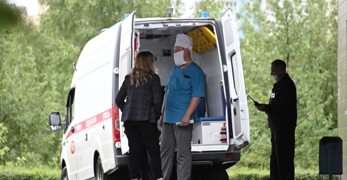 Putin critic Navalny fights for life, allegedly poisoned by toxic tea Putin critic Navalny fights for life, allegedly poisoned by toxic tea