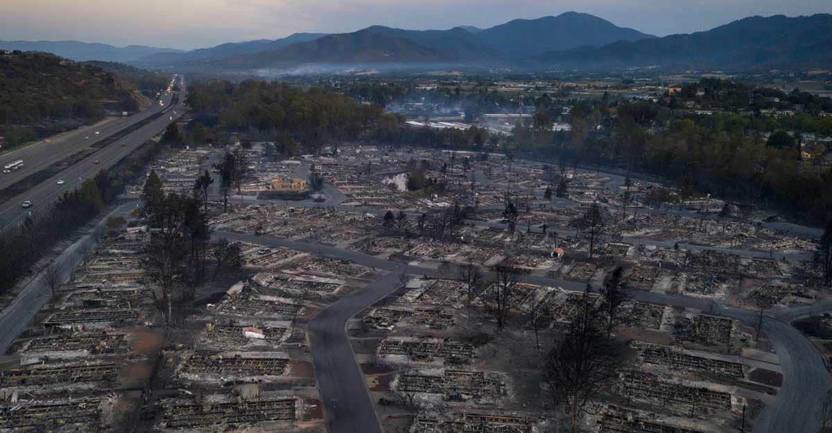 Oregon wildfires destroy five towns, as three fatalities confirmed in California Oregon wildfires destroy five towns, as three fatalities confirmed in California