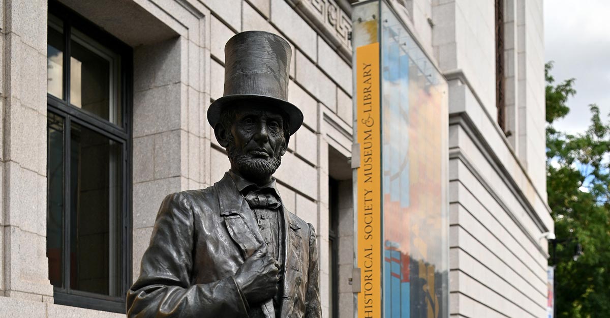 https://img.onmanorama.com/content/dam/mm/en/news/world/images/2020/9/14/abraham-lincoln.jpg