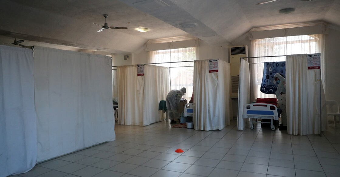 Healthcare workers assist patients being treated at a makeshift hospital run by charity organisation The Gift of the Givers, during the coronavirus disease (COVID-19) outbreak in Johannesburg. Photo: Reuters/Sumaya Hisham