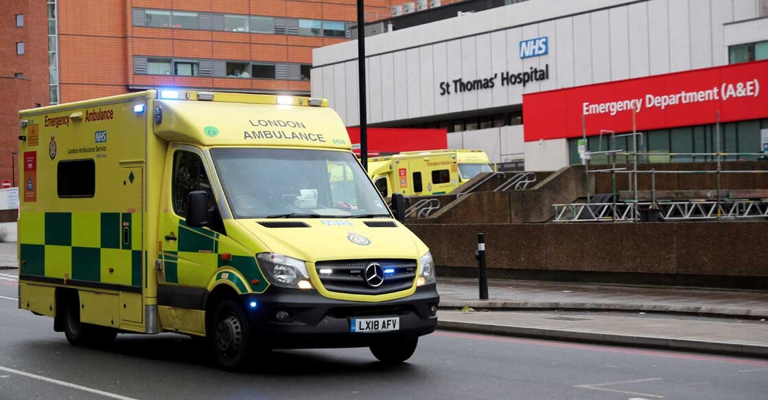 St Thomas' Hospital An ambulance drives past St Thomas' Hospital as the spread of the coronavirus disease (COVID-19) continues, in London, Britain, December 12, 2021. Photo: Reuters/May James
