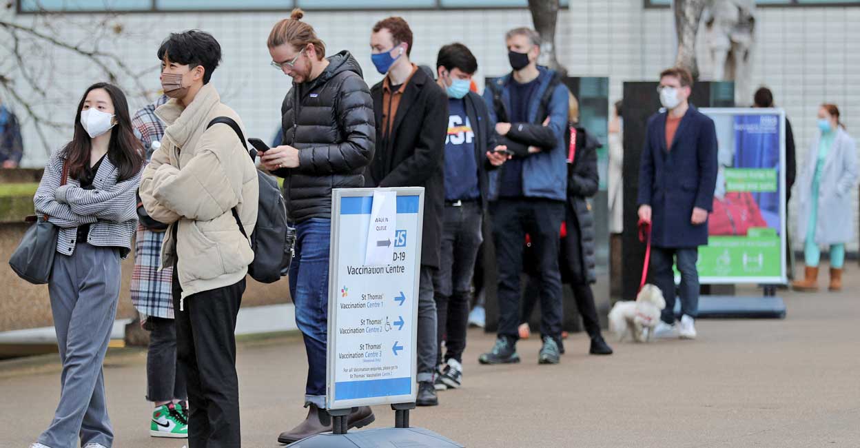 People queue outside a coronavirus disease (COVID-19) vaccination centre at St Thomas' Hospital as the pandemic continues, in London, Britain, December 12, 2021. Reuters/May James