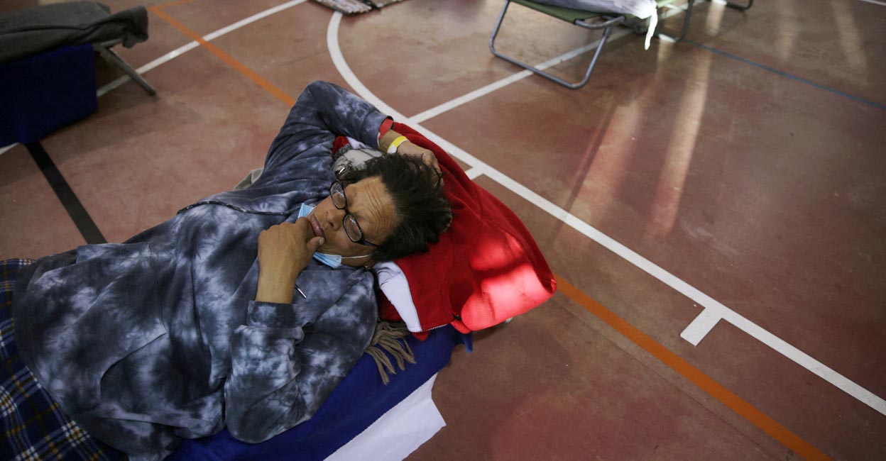 Texas blackout Guyler Antoine rests at a shelter run by the Salvation Army after winter weather caused electricity blackouts in Plano, Texas, U.S. February 18, 2021. Photo: REUTERS/Shelby Tauber