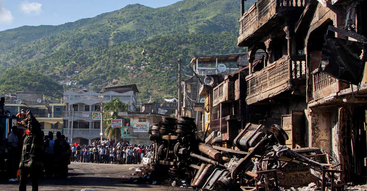 The remains of a fuel truck and burnt houses are seen after the truck exploded in a neighbourhood during the night, in Cap Haitien, Haiti, December 14, 2021. Photo: Reuters/Samuel Volcy