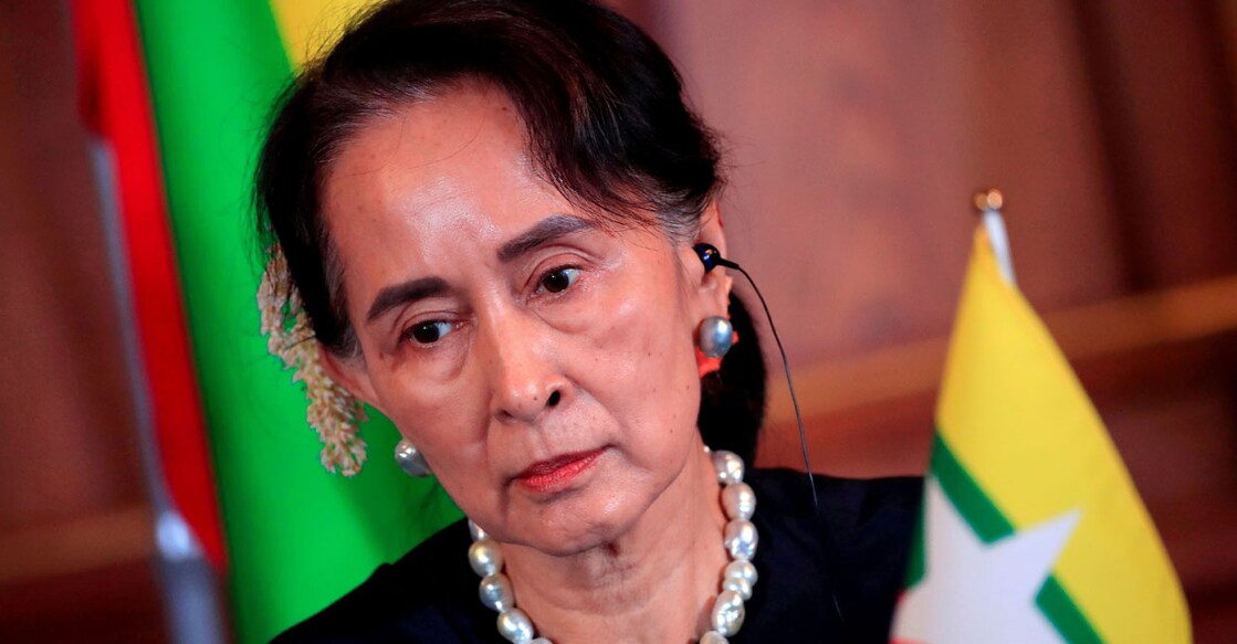 MYANMAR-POLITICS-SUUKYI-CHARGE Myanmar's Aung San Suu Kyi attends the joint news conference of the Japan-Mekong Summit Meeting at the Akasaka Palace State Guest House in Tokyo, Japan October 9, 2018. Photo: Franck Robichon/Pool via Reuters/File