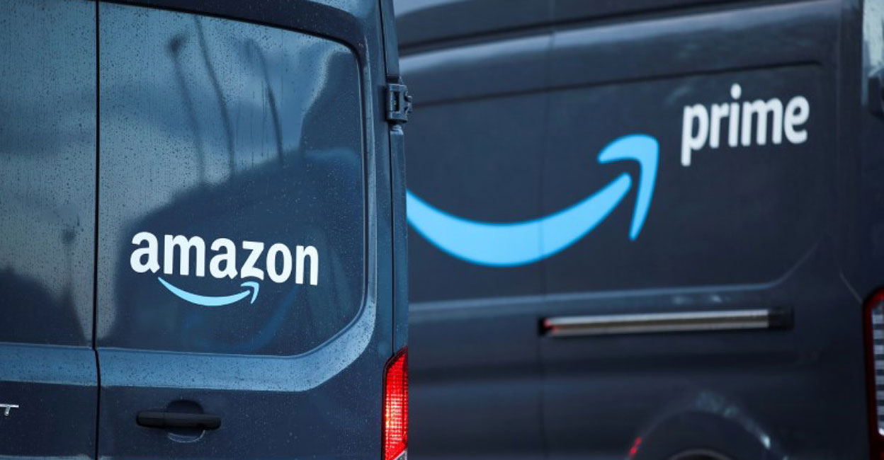 Logos of Amazon and Amazon Prime are pictured on vehicles outside the Amazon Fulfilment Centre in Altrincham, near Manchester, Britain, November 26, 2021. Photo: Reuters/Carl Recine/File