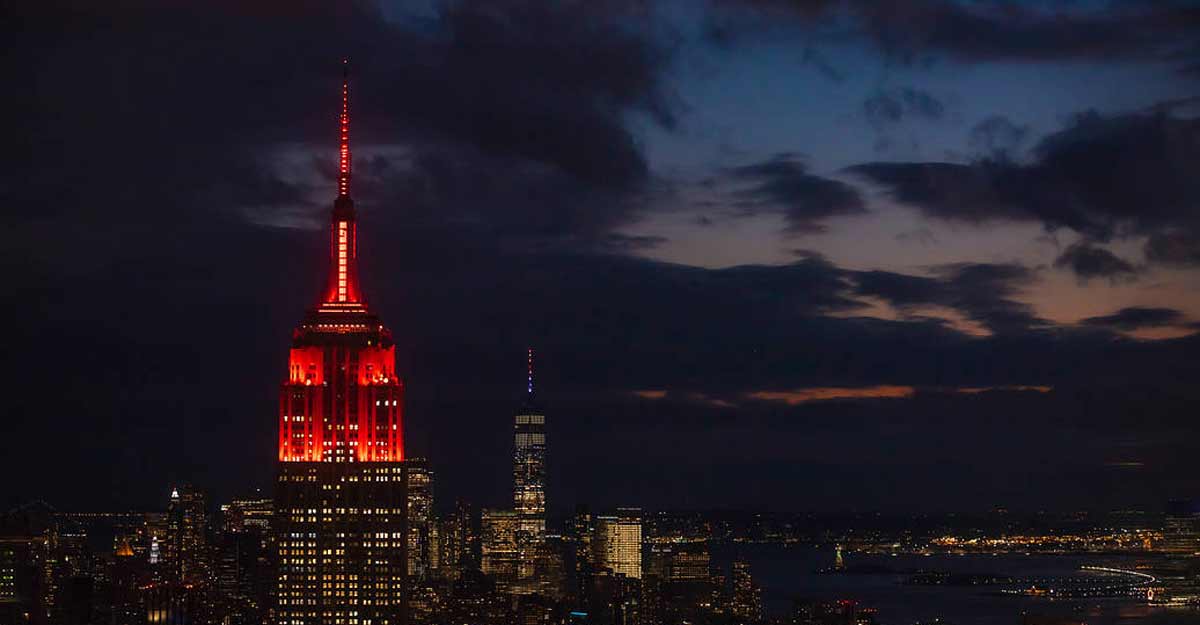 The Empire State Building is illuminated in red to celebrate this Thursday's scheduled landing on Mars of NASA's Perseverance rove The Empire State Building is illuminated in red to celebrate this Thursday's scheduled landing on Mars of NASA's Perseverance rove