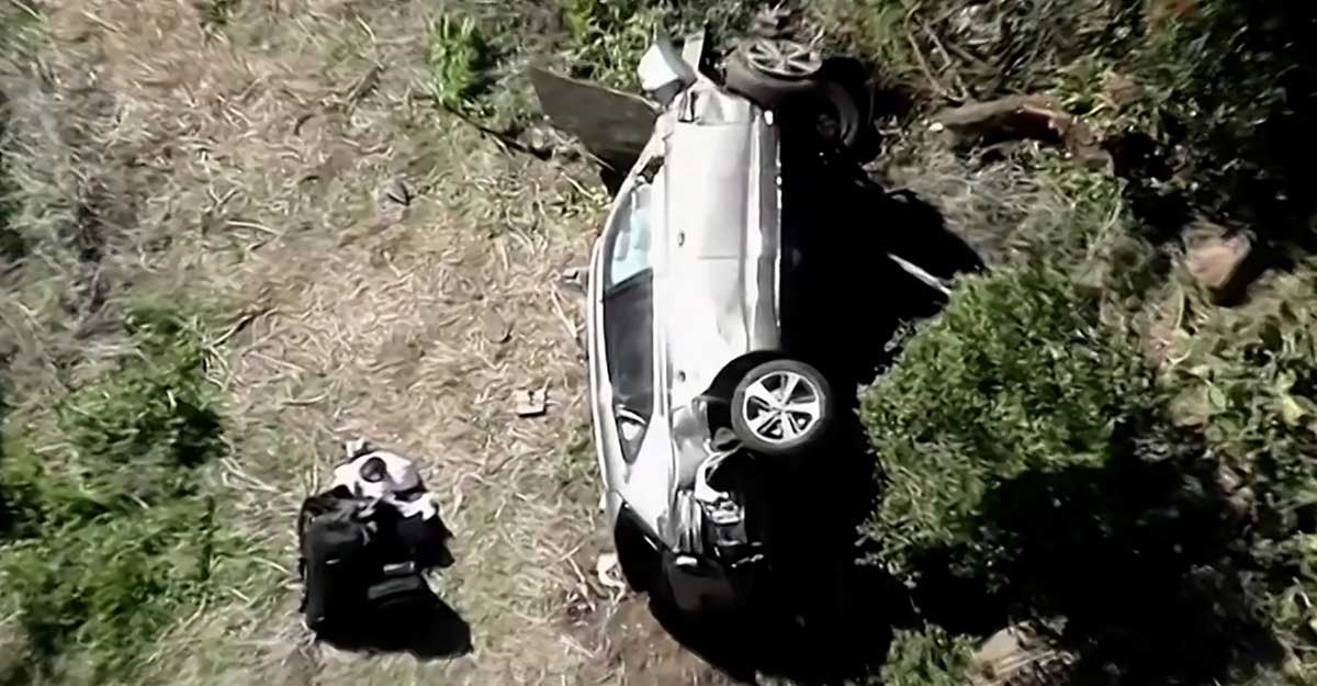 Tiger Woods suffers serious leg injuries in car wreck Tiger Woods suffers serious leg injuries in car wreck