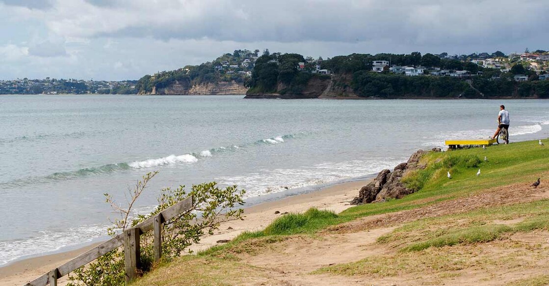 New Zealanders take to the hills as powerful quakes trigger tsunami waves