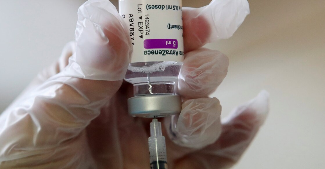 A medical worker prepares a dose of AstraZeneca COVID-19 vaccine at a vaccination center, amid the coronavirus disease outbreak, in Ronquieres, Belgium, April 6, 2021. File Photo: REUTERS/Yves Herman