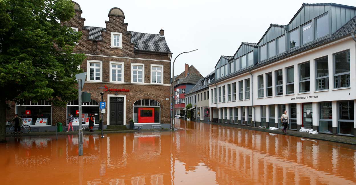 Europe flood A street is flooded following heavy rainfalls in Erftstadt, Germany, July 16, 2021. Photo: REUTERS/Thilo Schmuelgen