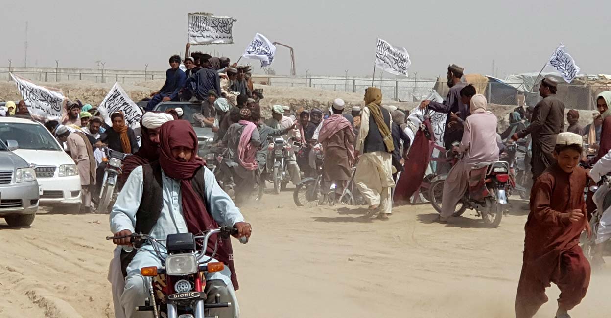 Pakistan-Afghanistan border town of Chaman People on vehicles, holding Taliban flags, gather near the Friendship Gate crossing point in the Pakistan-Afghanistan border town of Chaman, Pakistan July 14, 2021. Photo: REUTERS/Abdul Khaliq Achakzai