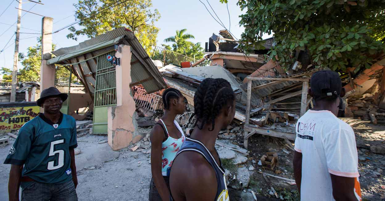 Haiti hospitals overwhelmed by quake victims as death toll hits 1,297