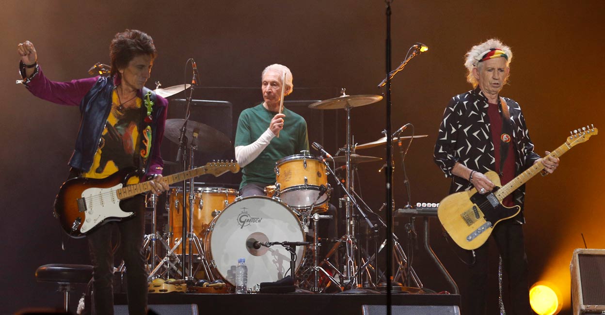 Rolling Stones drummer Charlie Watts dies after tour pull out Keith Richards (R), Ronnie Wood (L) and Charlie Watts of The Rolling Stones perform during their "Latin America Ole Tour" at the Foro Sol in Mexico City, Mexico, March 14, 2016. Picture taken on March 14. File Photo: REUTERS/Henry Romero