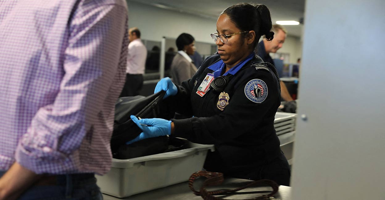 Transportation Security Administration A Transportation Security Administration (TSA) worker screens luggage at LaGuardia Airport (LGA) on September 26, 2017 in New York City. Photo: Spencer Platt/Getty Images/AFP