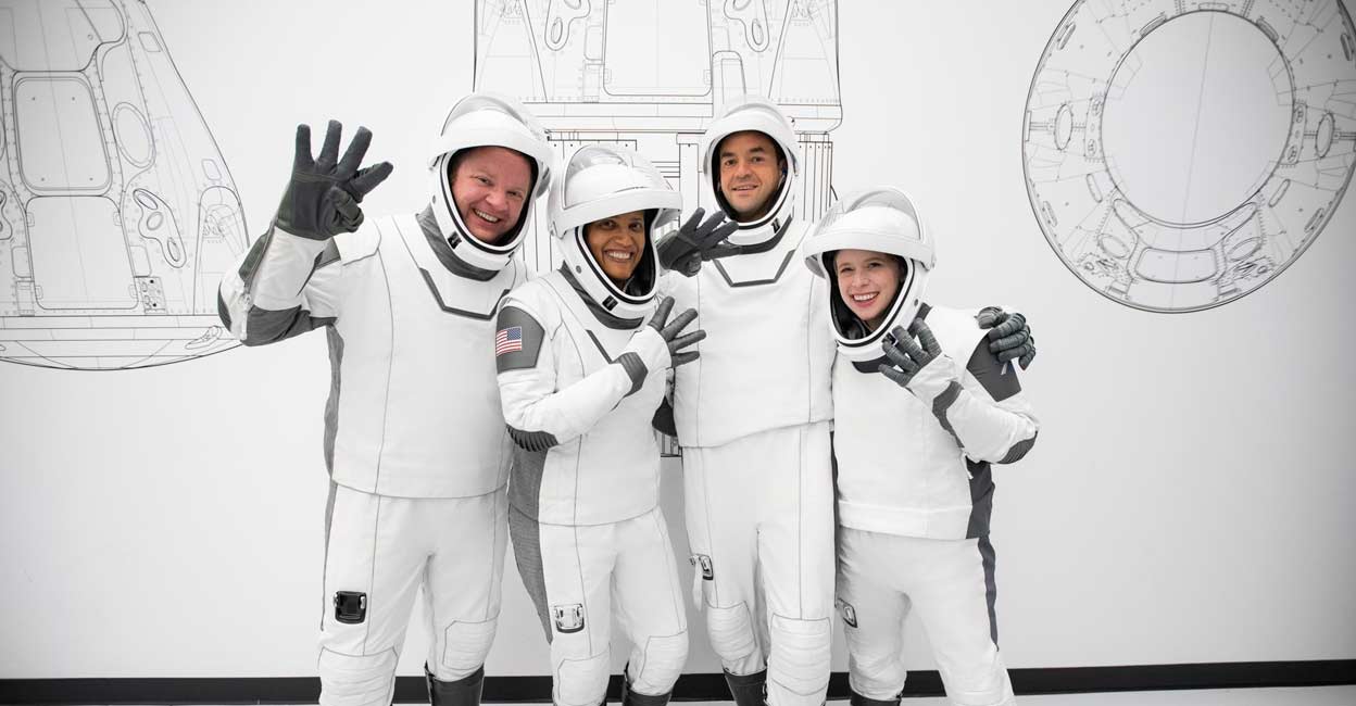Dragon capsule crew Dragon capsule crew