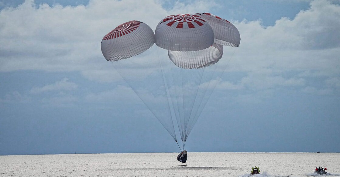SpaceX capsule with world's first all-civilian orbital crew splashes down safely off Florida SpaceX capsule with world's first all-civilian orbital crew splashes down safely off Florida