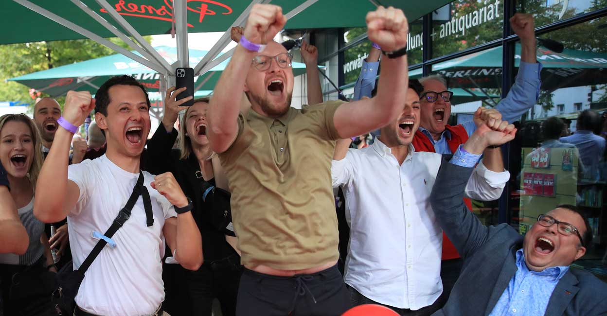 Social Democratic Party (SPD) supporters react after first exit polls for the general elections in Berlin, Germany, September 26, 2021. Reuters/Wolfgang Rattay