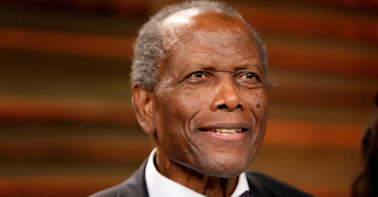 Actor Sidney Poitier arrives at the 2014 Vanity Fair Oscars Party in West Hollywood, California March 2, 2014. Reuters/Danny Moloshok