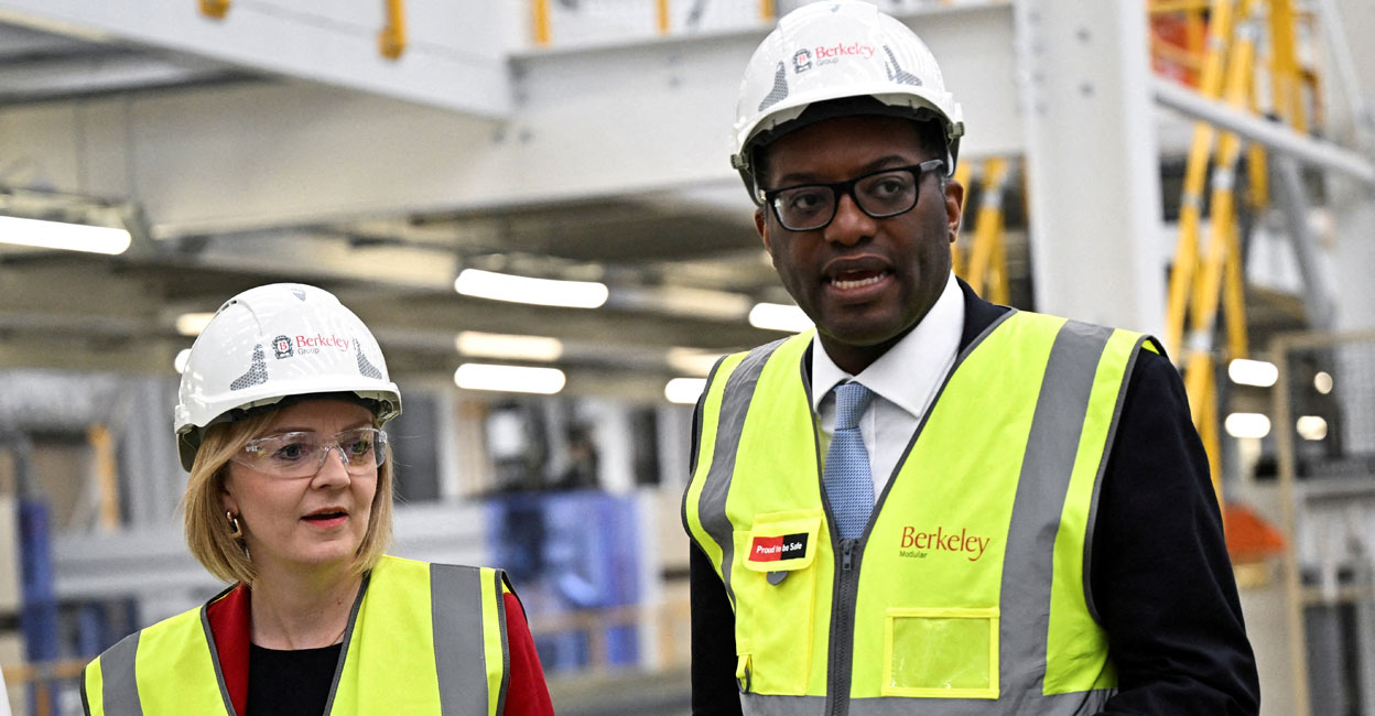 British Prime Minister Liz Truss and then Chancellor of the Exchequer Kwasi Kwarteng visit Berkeley Modular, in Northfleet, Kent, Britain on September 23, 2022. Photo: Reuters/ Dylan Martinez