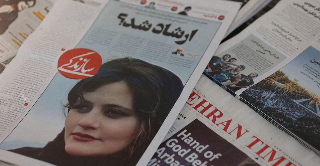 A newspaper with a cover picture of Mahsa Amini, a woman who died after being arrested by Iranian morality police is seen in Tehran, Iran, September 18, 2022. Photo: Majid Asgaripour/WANA (West Asia News Agency) via Reuters