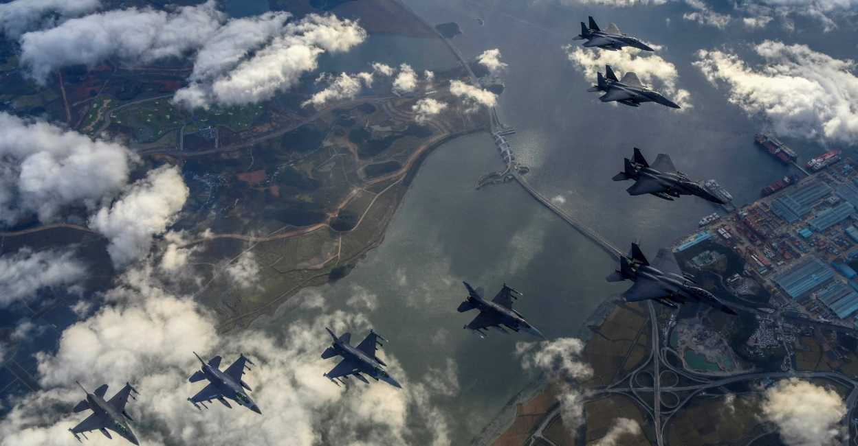 South Korean and US fighter jets take part in a joint bombing drill in this handout picture provided by the Defense Ministry, South Korea, October 4, 2022. Photo: South Korean Defense Ministry/Yonhap via Reuters