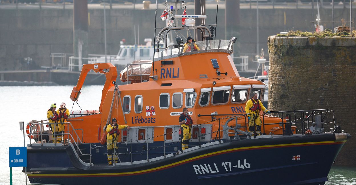 A lifeboat returns to the Port of Dover amid a rescue operation of a missing migrant boat, in Dover, Britain December 14, 2022. Photo: Reuters/Peter Nicholls