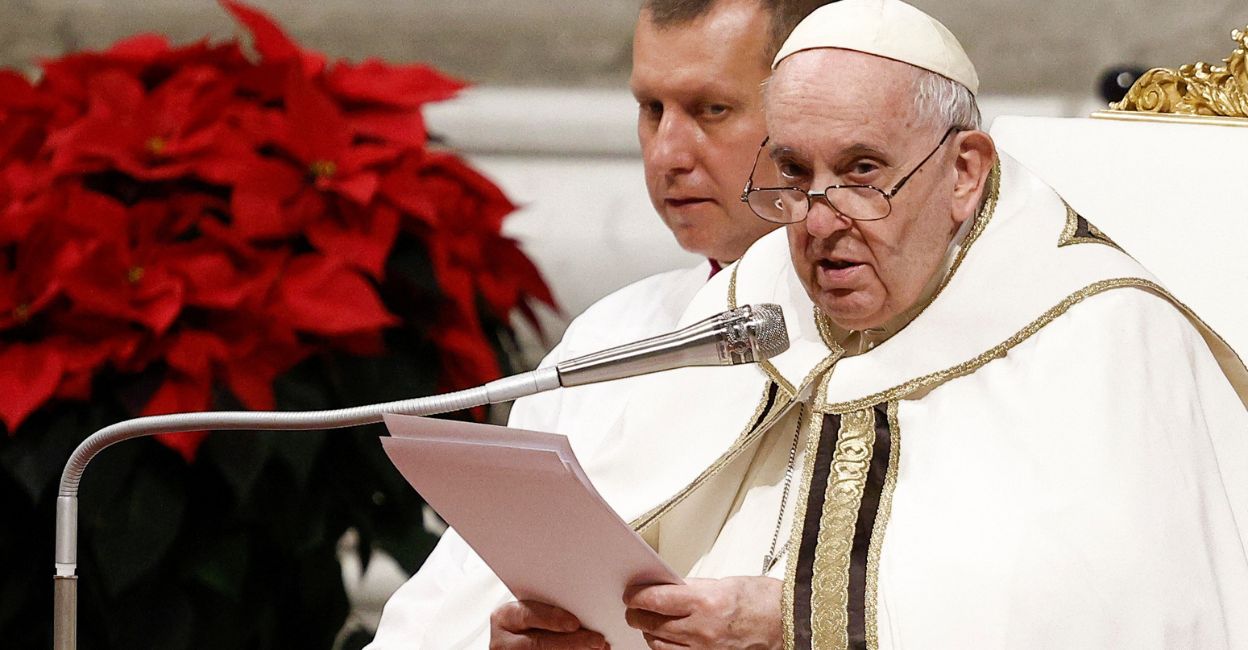 Remember the war weary and the poor, pope urges on Christmas Eve ...