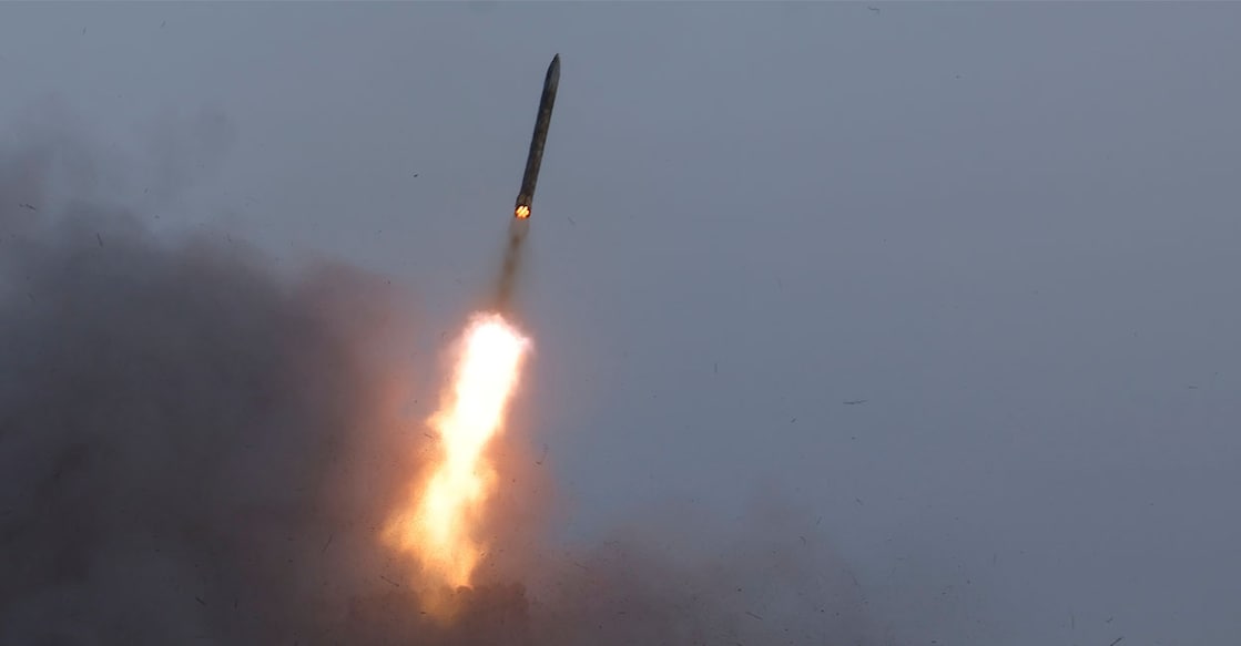 missile-main A Ukrainian BM-21 Grad multiple rocket launcher fires a rocket, as Russia's attack on Ukraine continues, during intense shelling on Christmas Day at the frontline in Bakhmut, Ukraine | Photo: REUTERS/Clodagh Kilcoyne